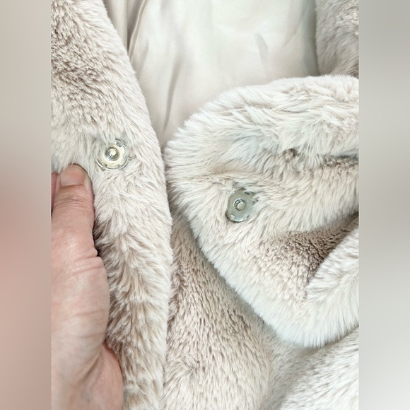 Le Chateau Plush Teddy Faux Fur Coat - Picture 8 of 14